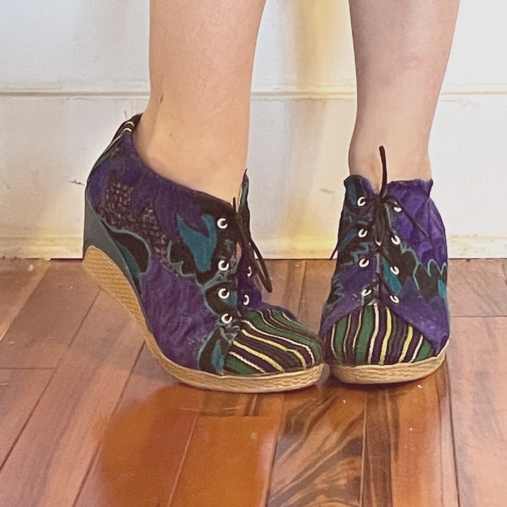 Handmade Embroidered Pumps